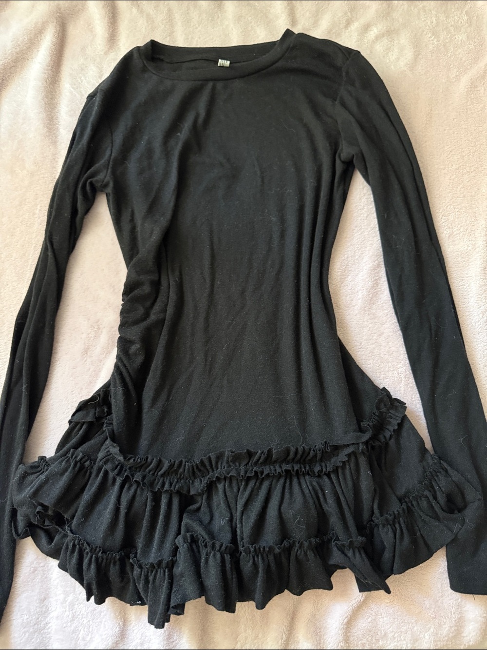 🤍 Ruffled Hem Long Sleeve layering Top - Black